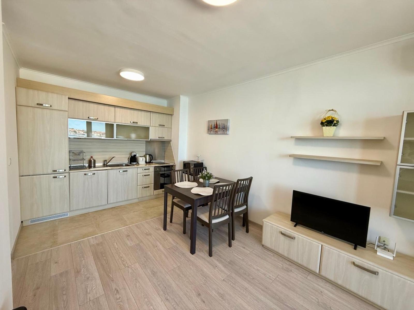 Apartament Complex Mirage Of