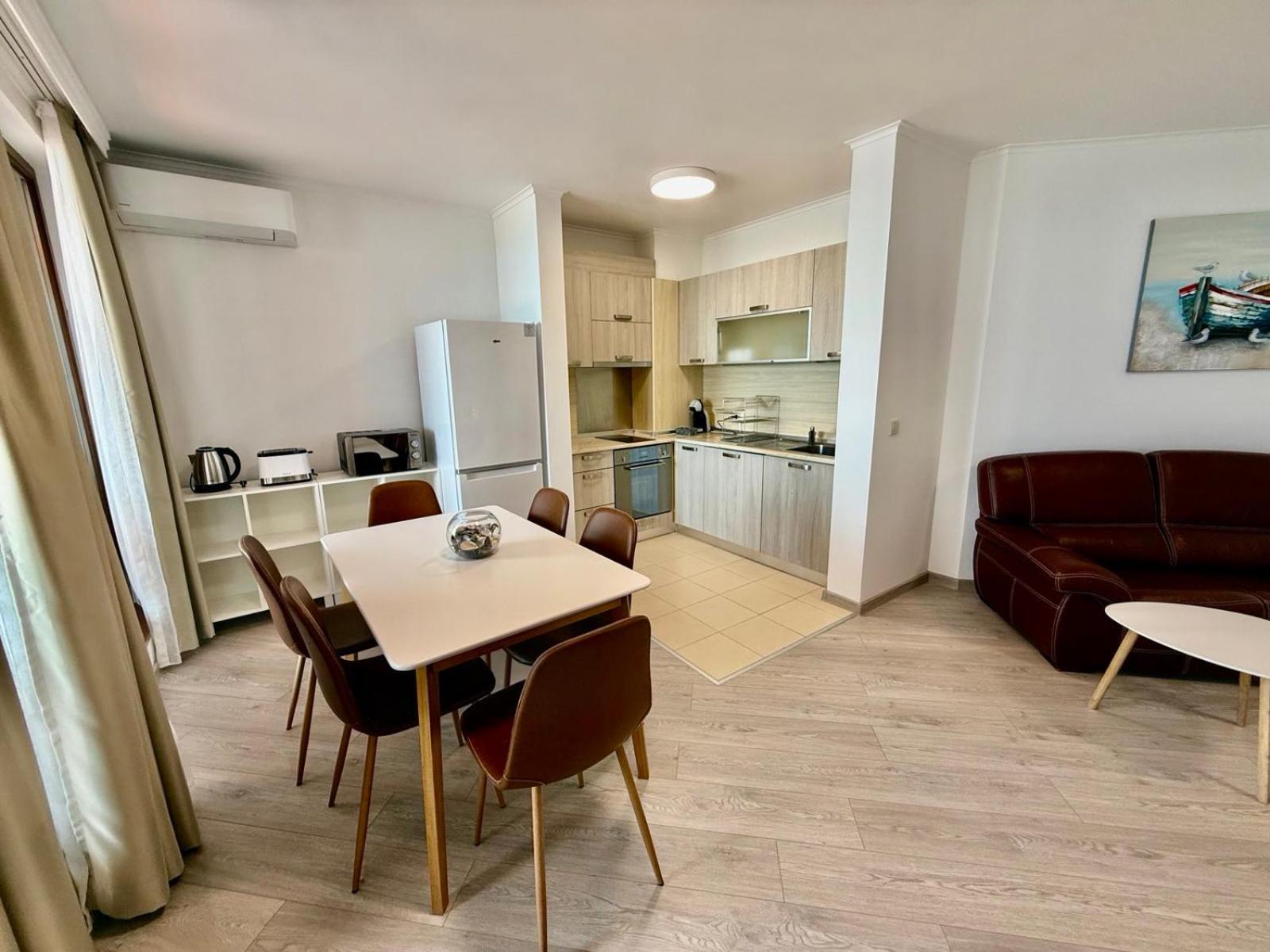 Complex Mirage Of Apartament *